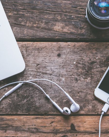 laptop, telefon, słuchawki wykorzystujące powłoki specjalistyczne