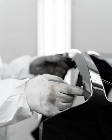 metalowa powierzchnia zabezpieczona powłoką ochronną