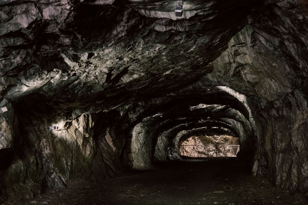 skalny tunel