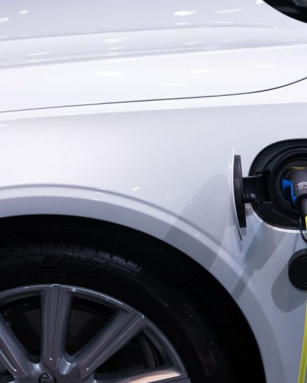 ładowanie samochodu elektrycznego